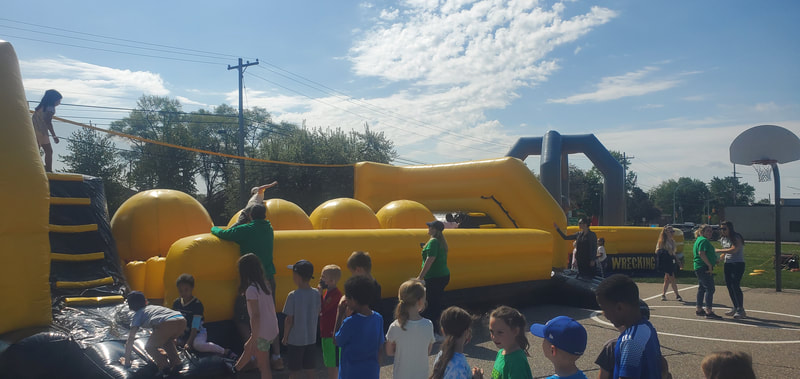 Big Baller Obstacle course - leaps and bounds rental