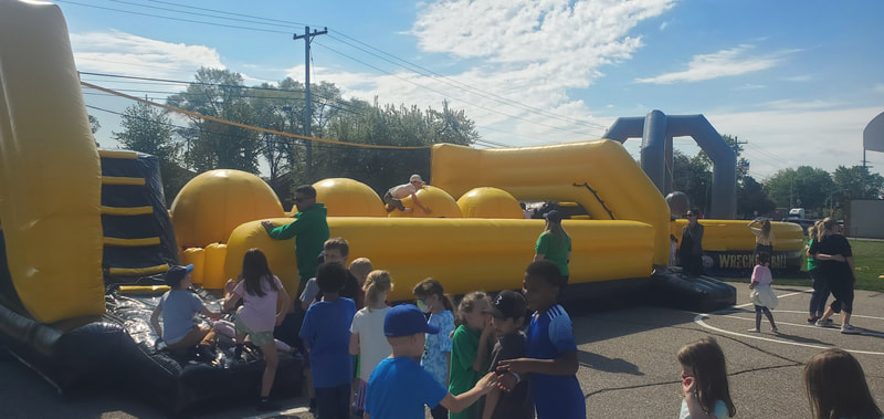 Big Baller Obstacle course - leaps and bounds rental